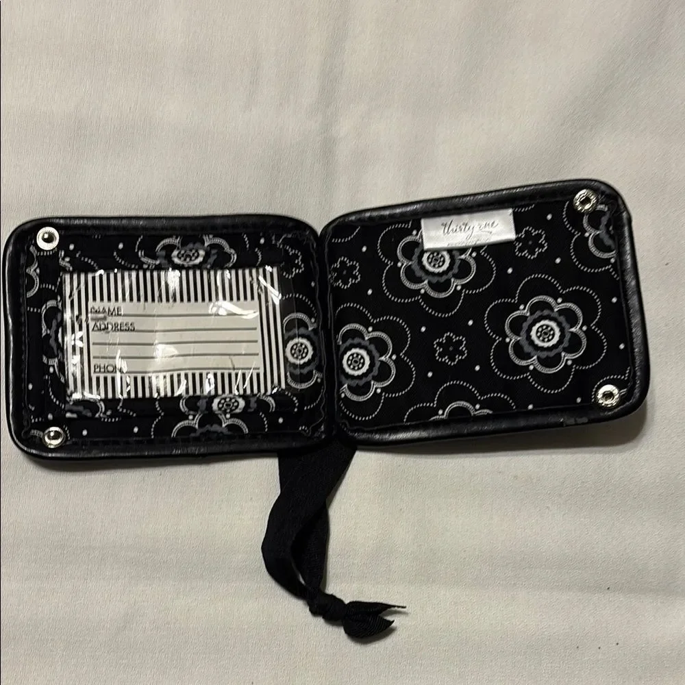 Thirty-One Black Floral Key & Card Holder